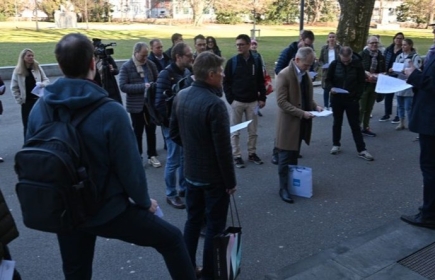 get together: letzte Einführungen durch Rot. Christoph Meili